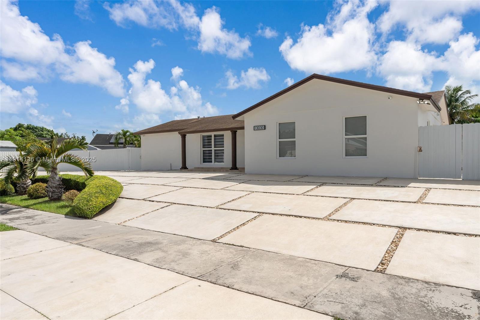 MEADOW WOOD MANOR #4 - Residential