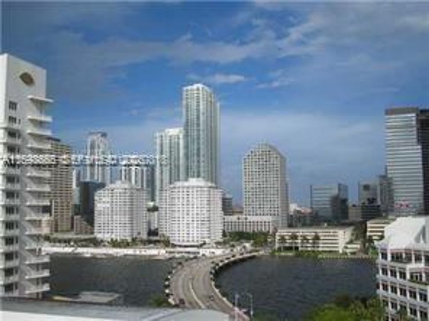 Brickell Key across from the Mandarin Hotel and  Residences!!
Isola offers you a beautiful 2 bedrooms and 2 bathrooms unit with a breathtaking bay view, private island on Brickell Key. The island offers two parks with a beautiful landscaping, two restaurants, cozy Cafe,  Children's playground , market place and a dog park. Besides the island offers a large jogging path for runners or to walk around the island. 
Brickell Key offers a free Trolley to Brickell Avenue and different areas in the city. It is also walking distance to Brickell City Center , Merry Brickell, banks, supermarket , Metro mover and to Brickell world's financial district.