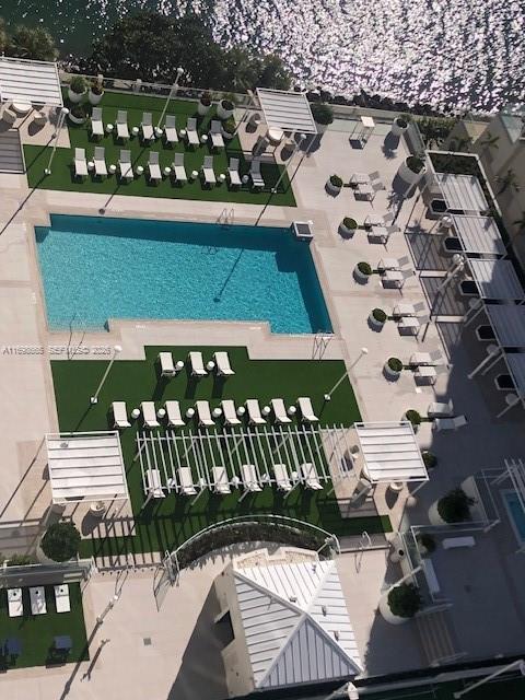 ISOLA CONDO - Residential