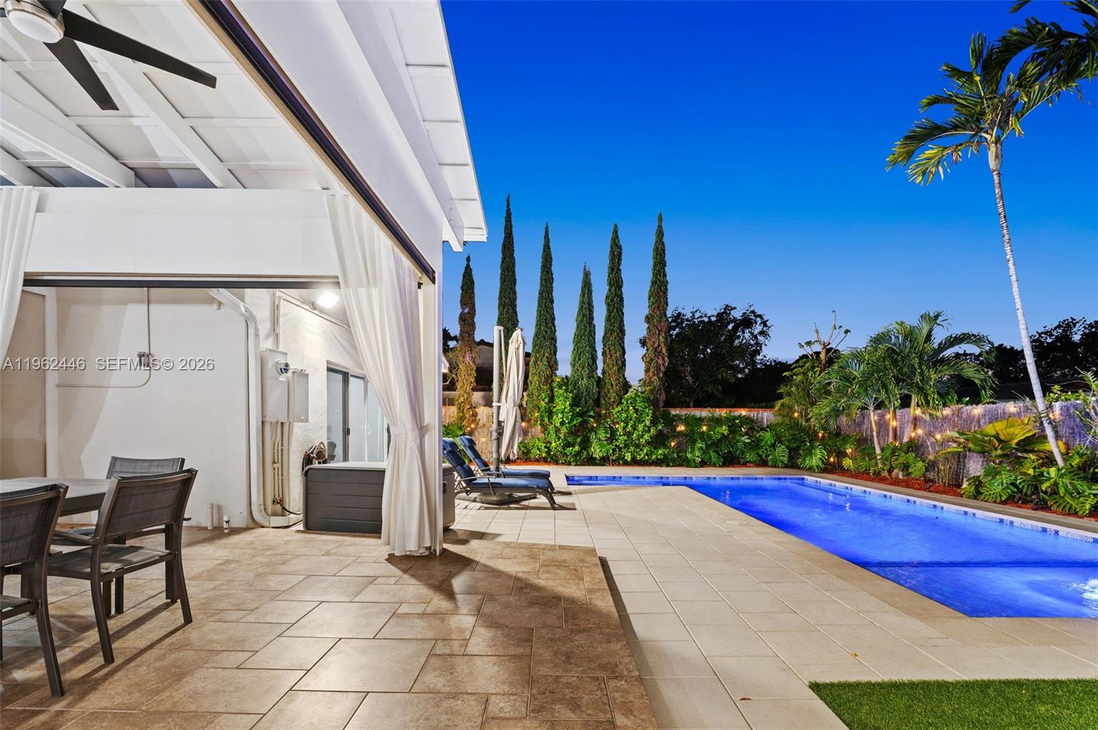 MIAMI LAKES - LOCH LOMOND - Residential