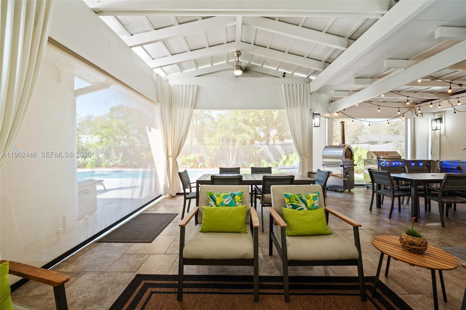 MIAMI LAKES - LOCH LOMOND - Residential