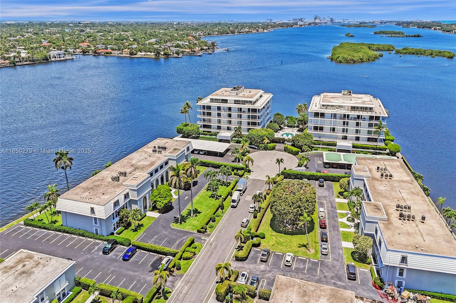 CHATEAU CHEVERNY IBIS ISL - Residential