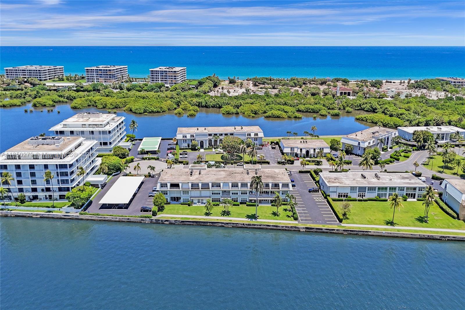 CHATEAU CHEVERNY IBIS ISL - Residential