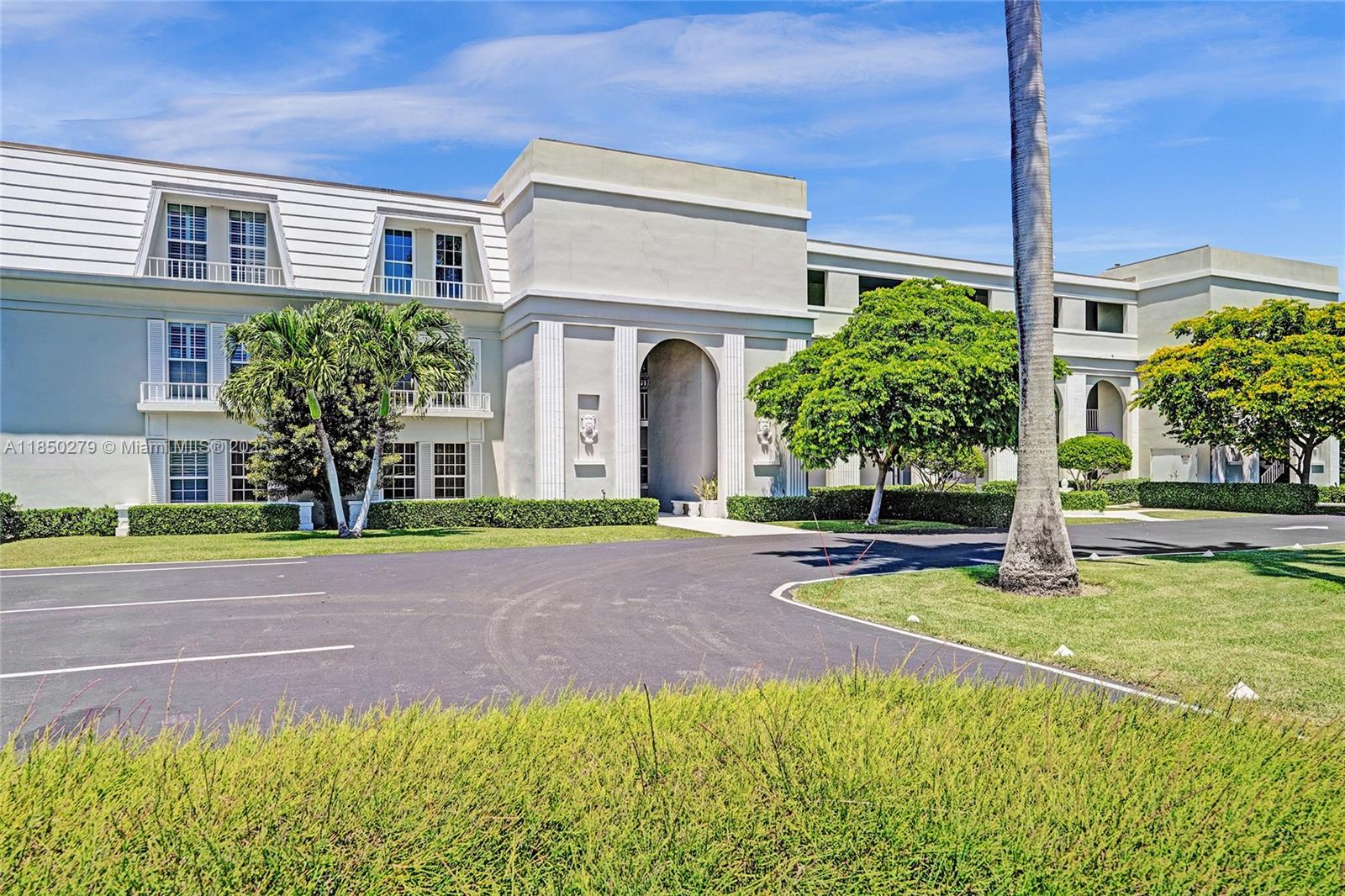 CHATEAU CHEVERNY IBIS ISL - Residential