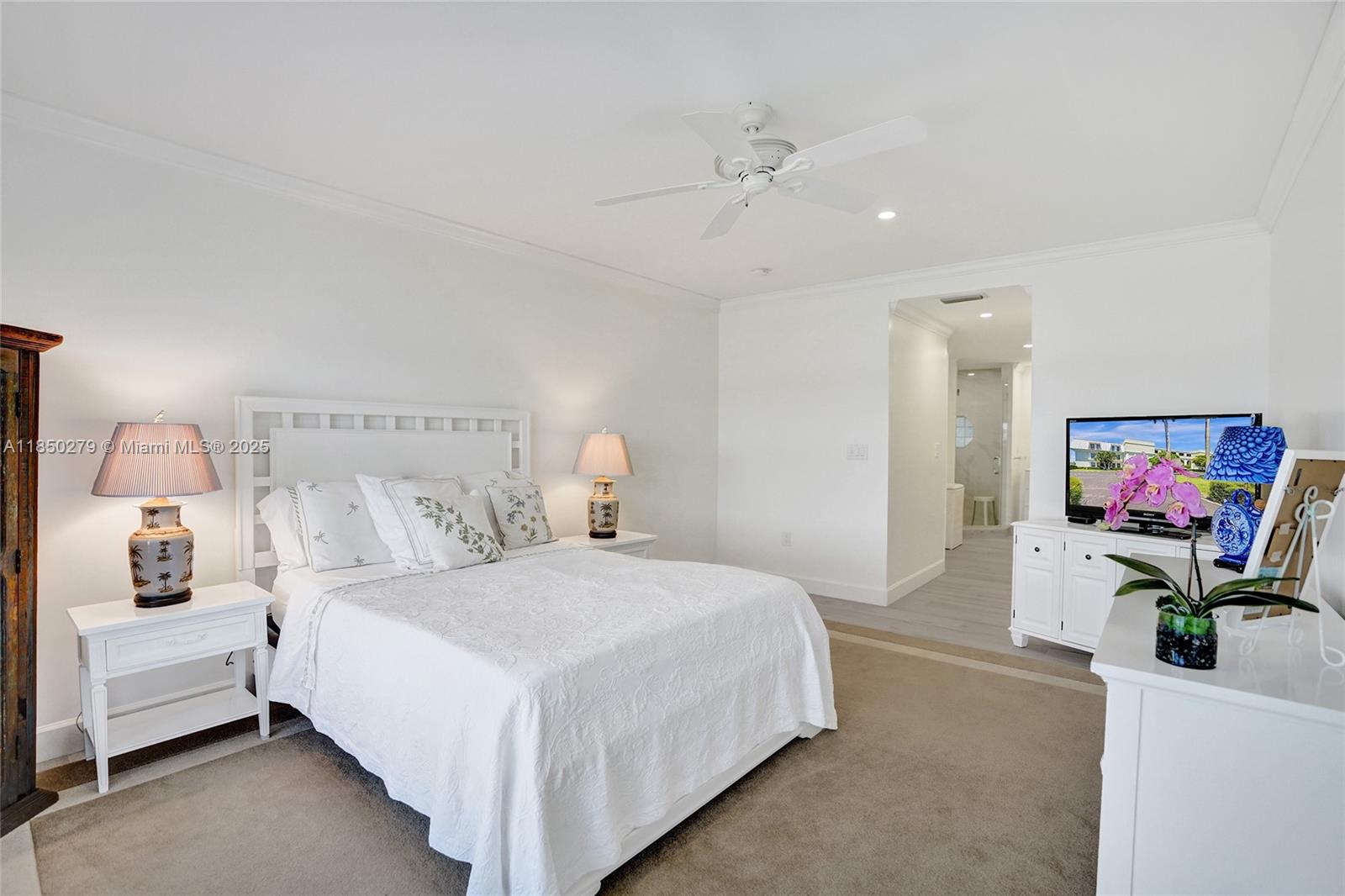 CHATEAU CHEVERNY IBIS ISL - Residential