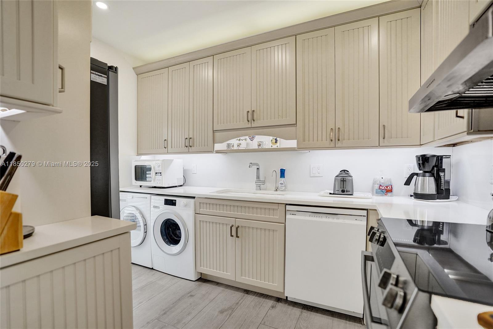 CHATEAU CHEVERNY IBIS ISL - Residential