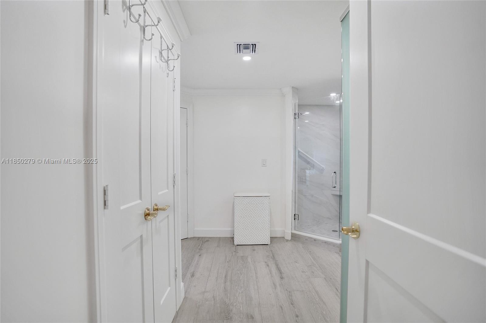 CHATEAU CHEVERNY IBIS ISL - Residential