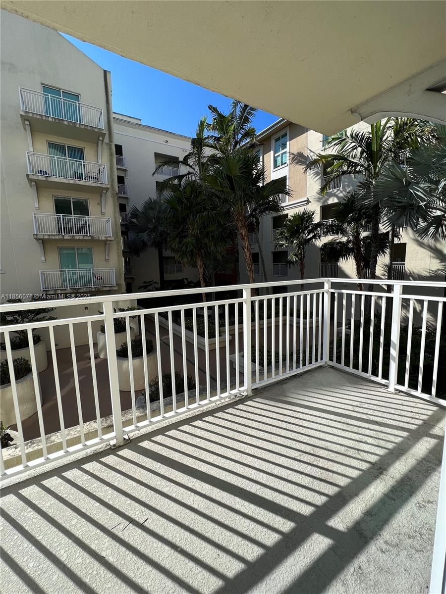 Best priced 2/2 condo unit for rent at Downtown Dadeland. Private balconies, open kitchen, washer/dryer in unit, pool and exercise room, 1 assigned parking space, internet/cable included. Walking distance to restaurants and shops. Quick access to the metrorail and highways.