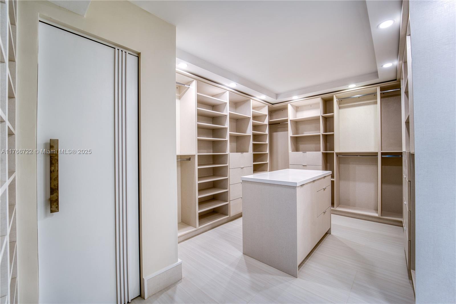 GABLES BATH CLUB APTS CON - Residential