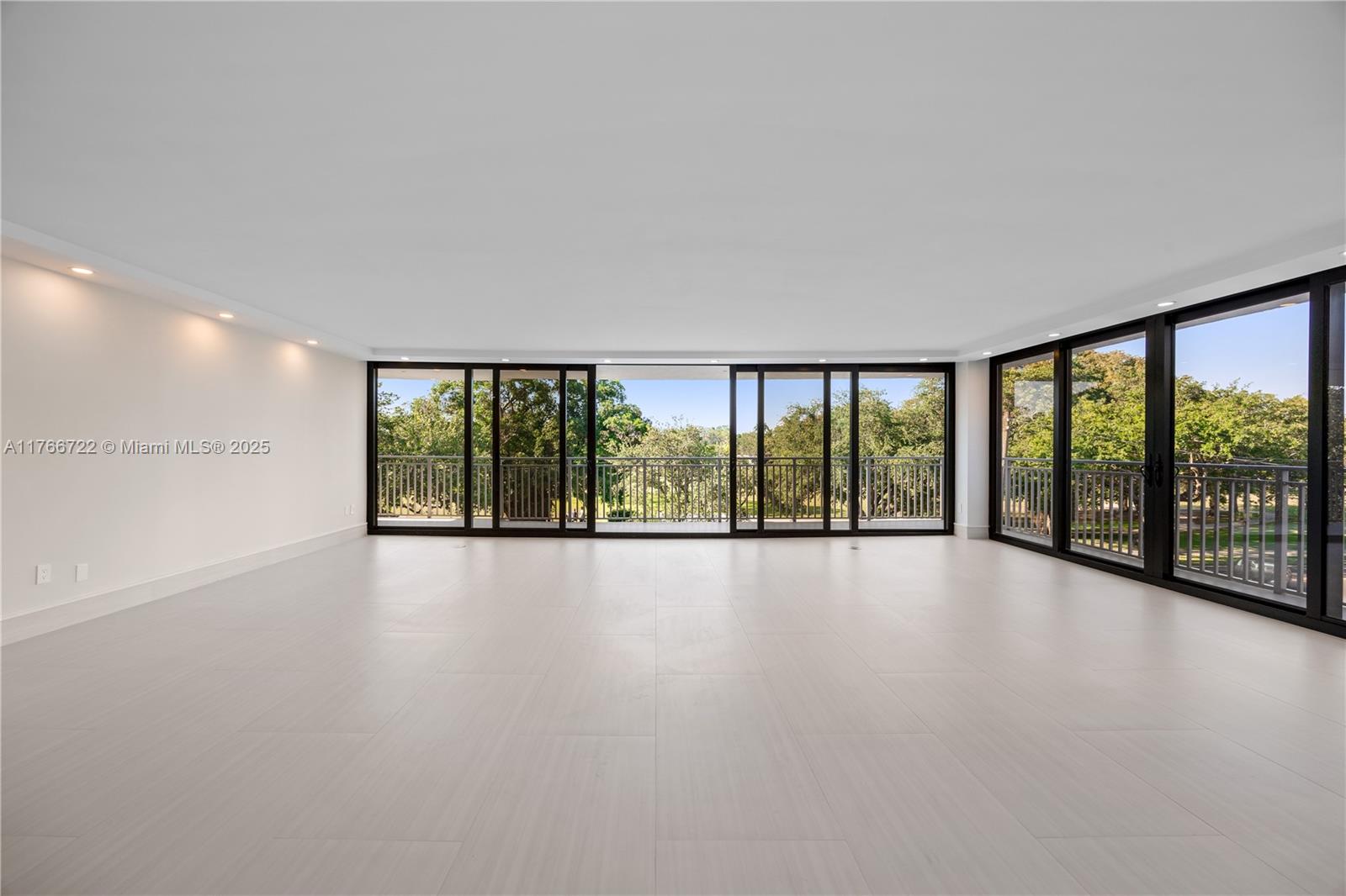 GABLES BATH CLUB APTS CON - Residential