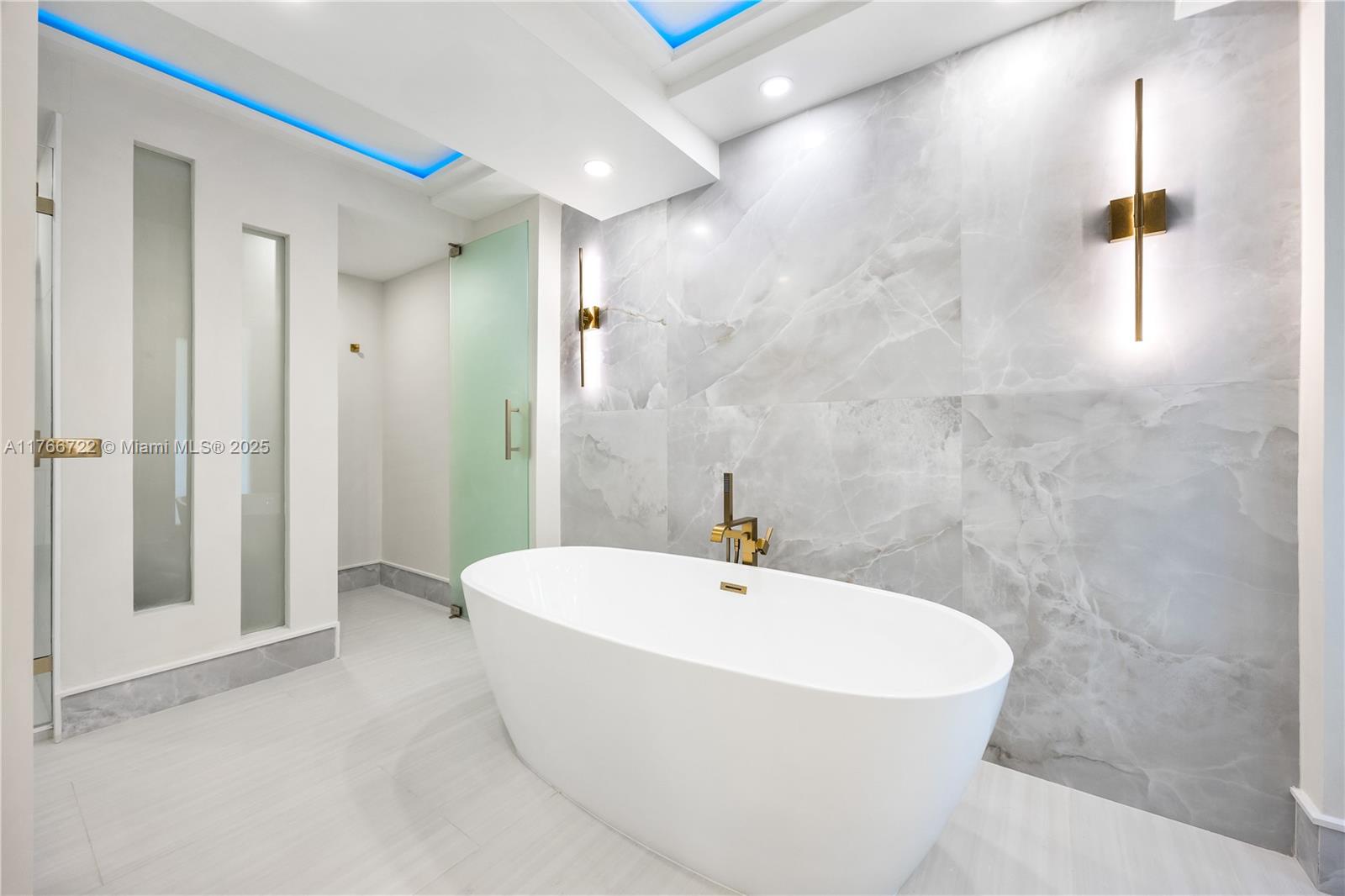 GABLES BATH CLUB APTS CON - Residential