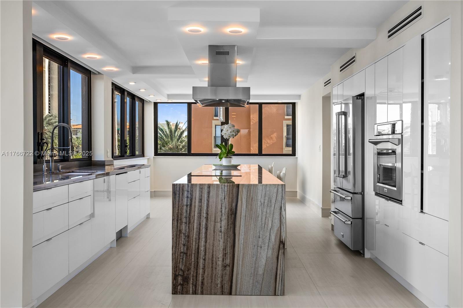 GABLES BATH CLUB APTS CON - Residential