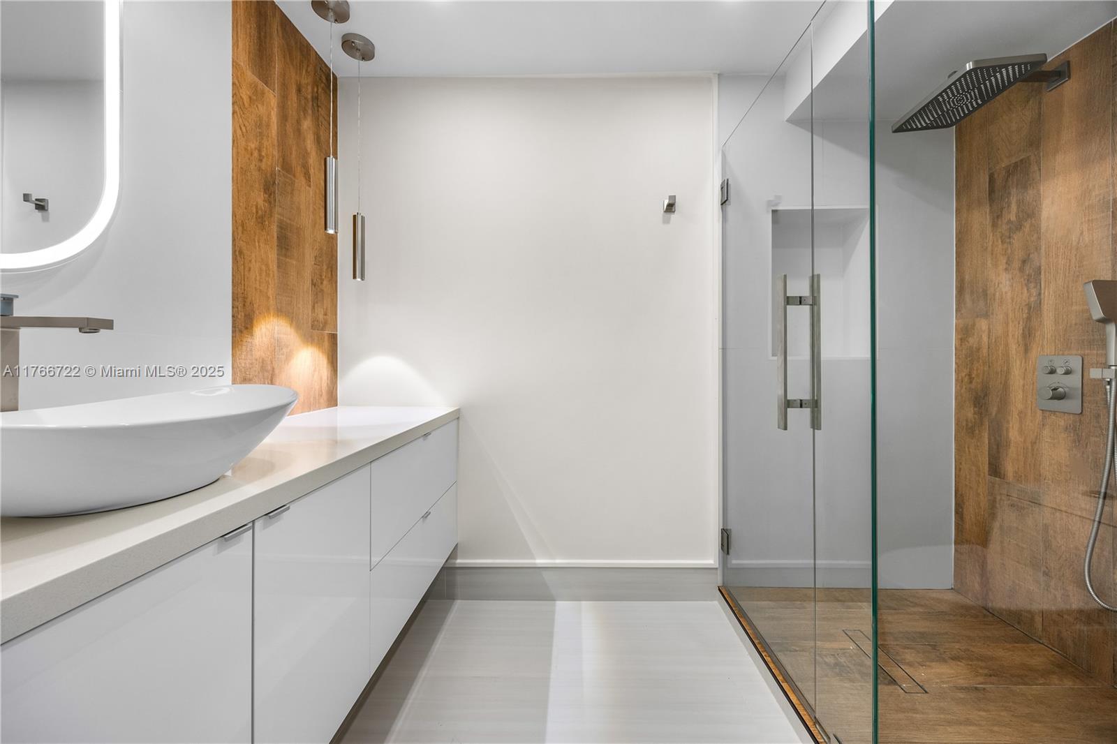 GABLES BATH CLUB APTS CON - Residential