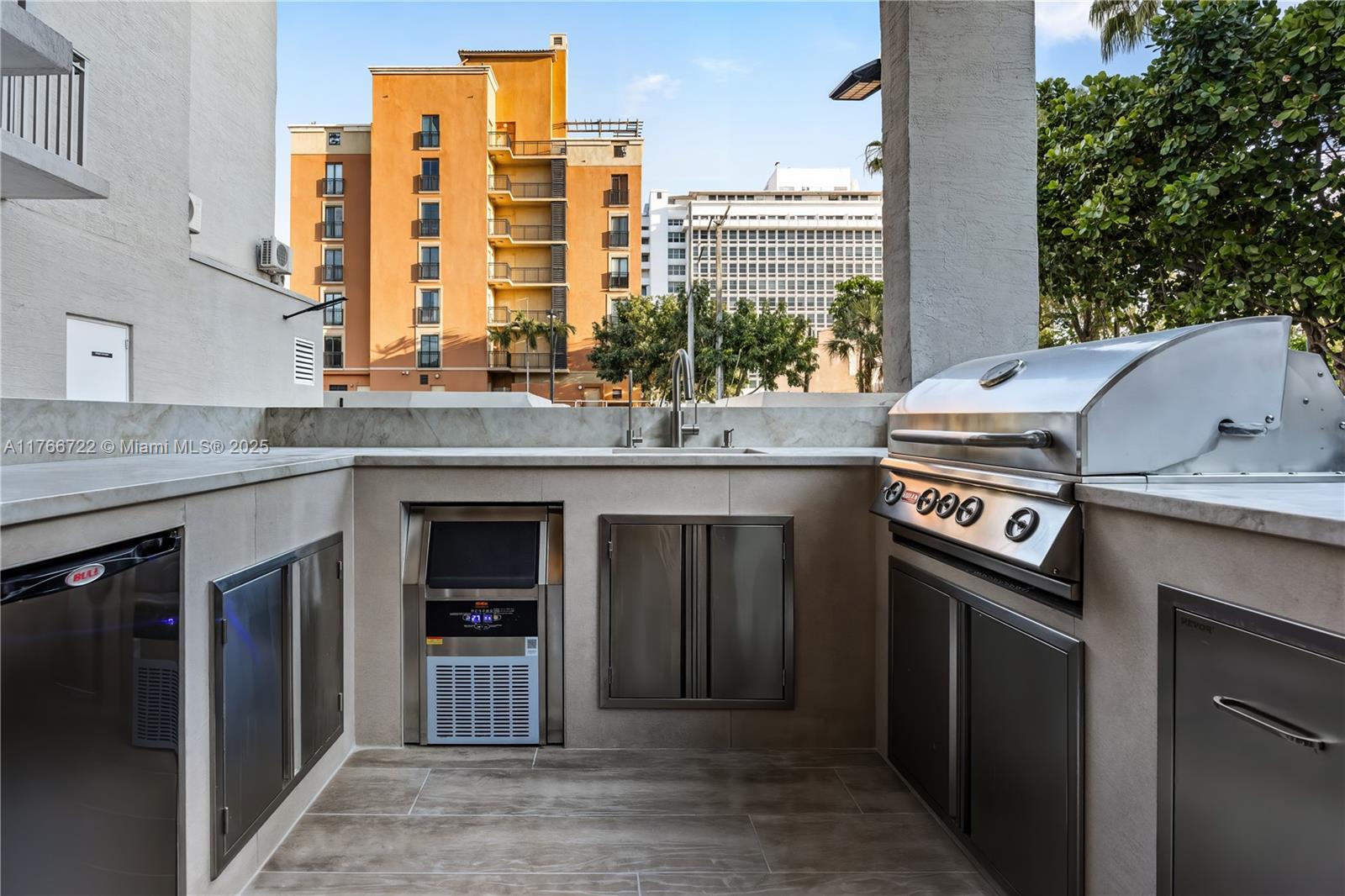 GABLES BATH CLUB APTS CON - Residential