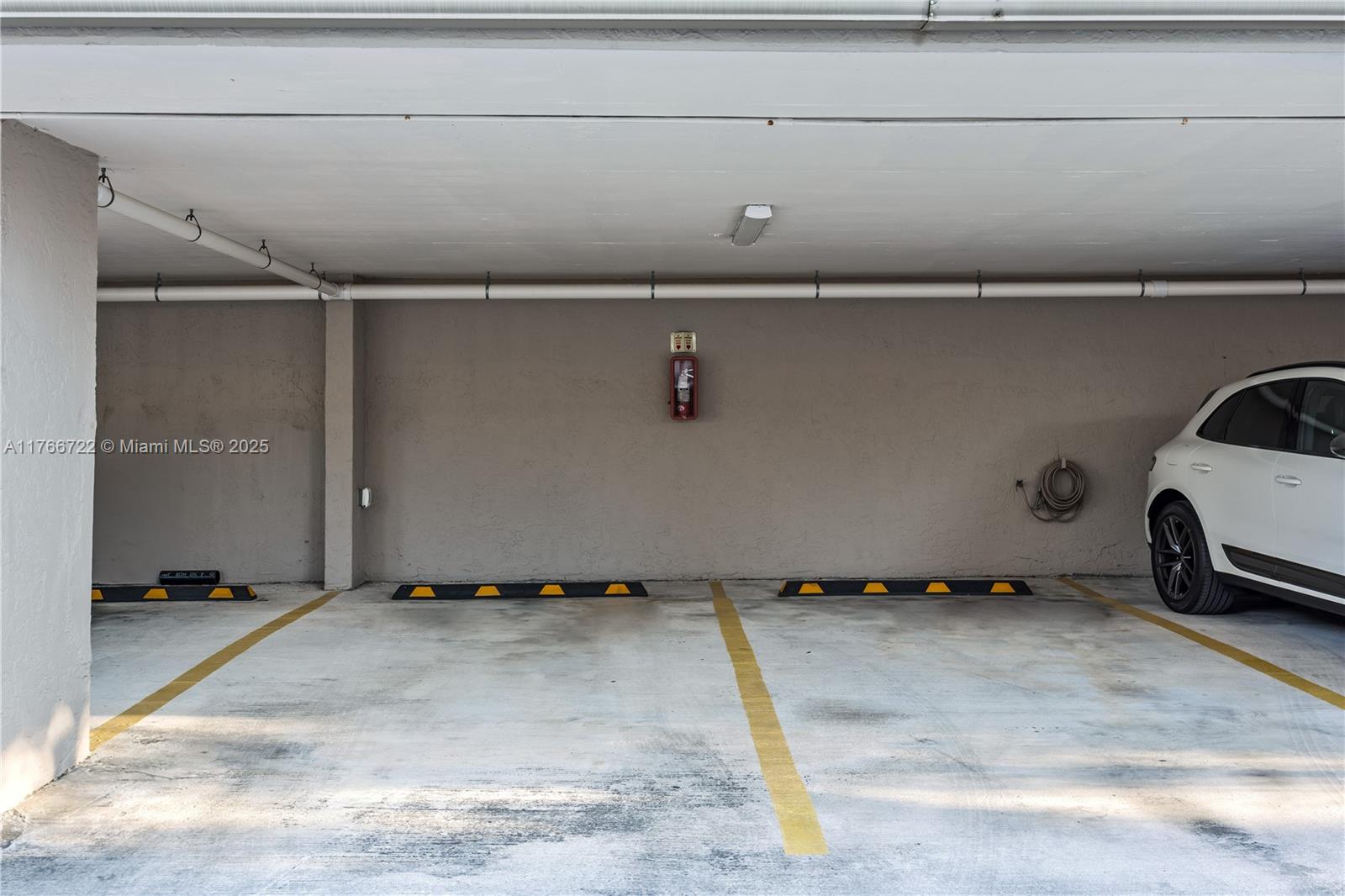 GABLES BATH CLUB APTS CON - Residential