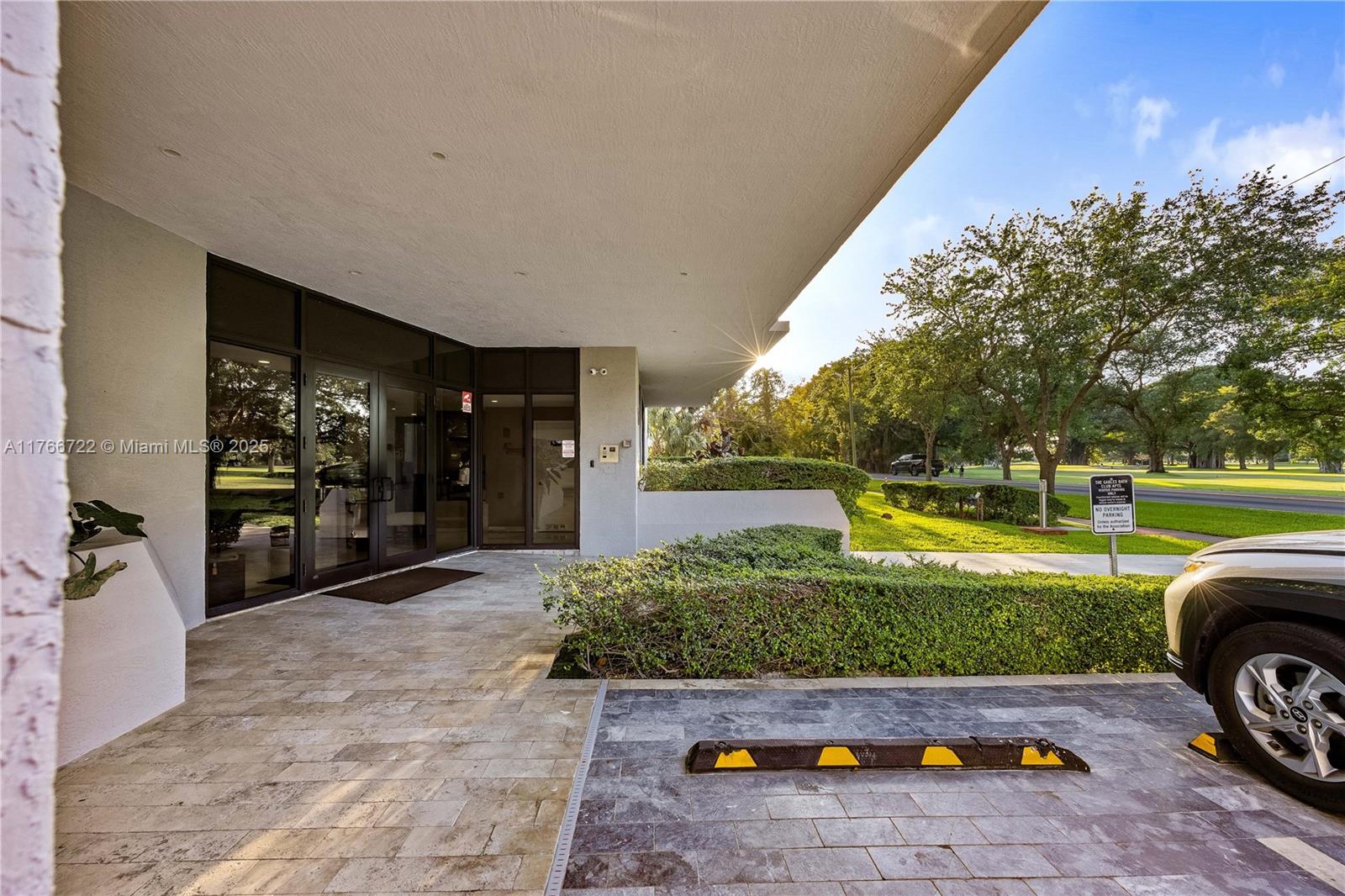 GABLES BATH CLUB APTS CON - Residential