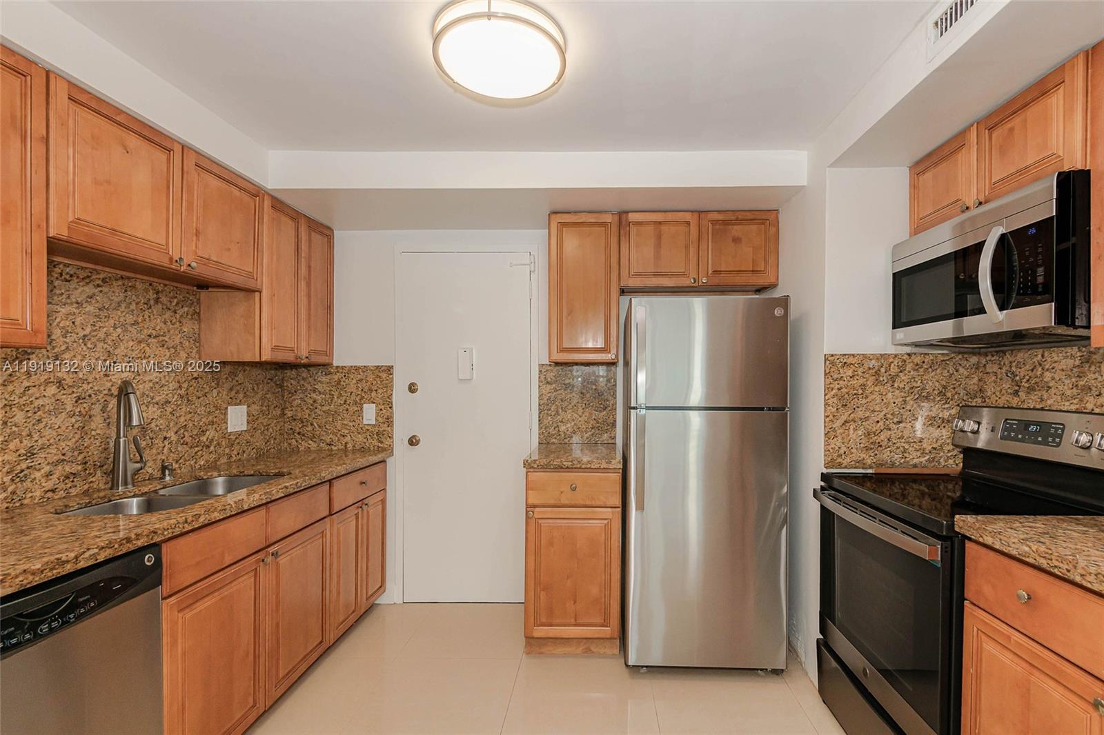 ALEXANDER TOWERS CONDO - Residential Lease