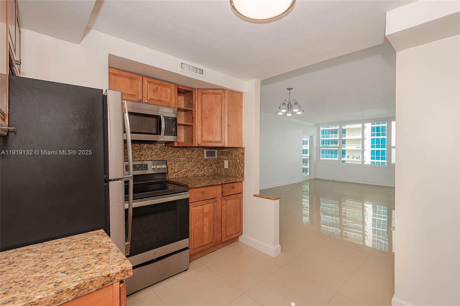 ALEXANDER TOWERS CONDO - Residential Lease
