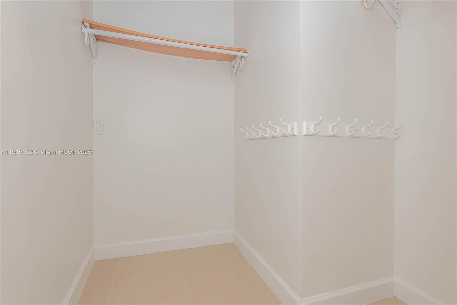 ALEXANDER TOWERS CONDO - Residential Lease