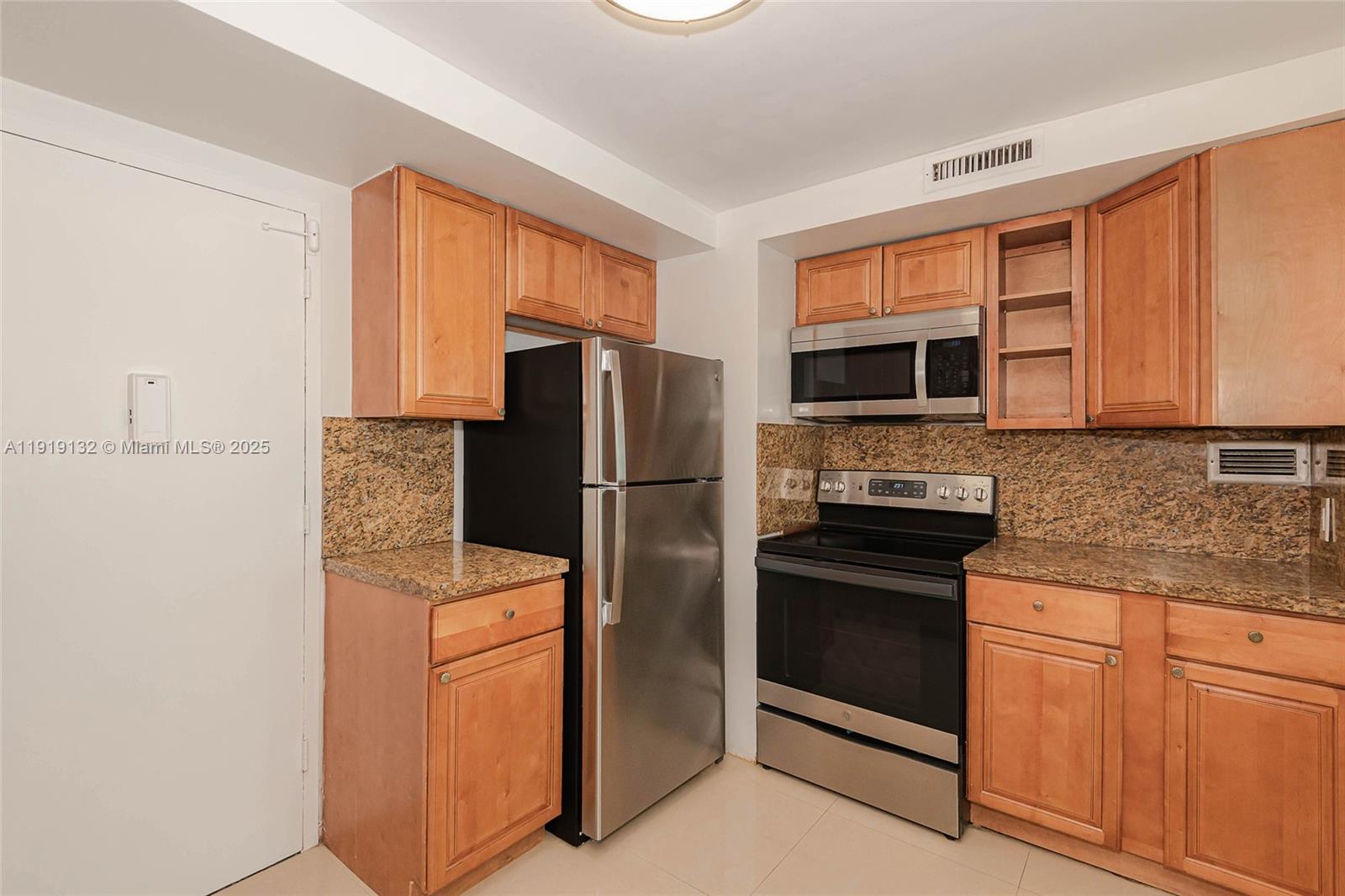 ALEXANDER TOWERS CONDO - Residential Lease