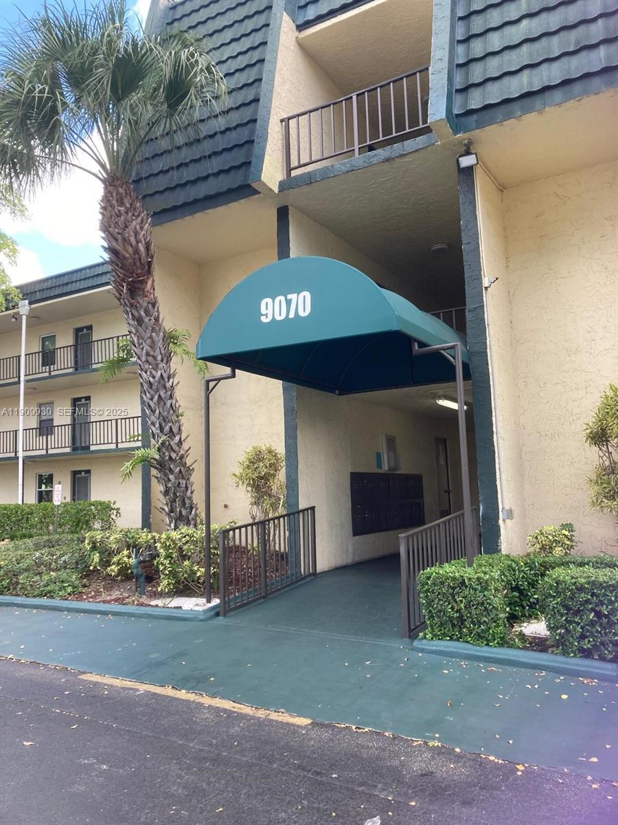 LIME BAY CONDOMINIUM 2 - Residential