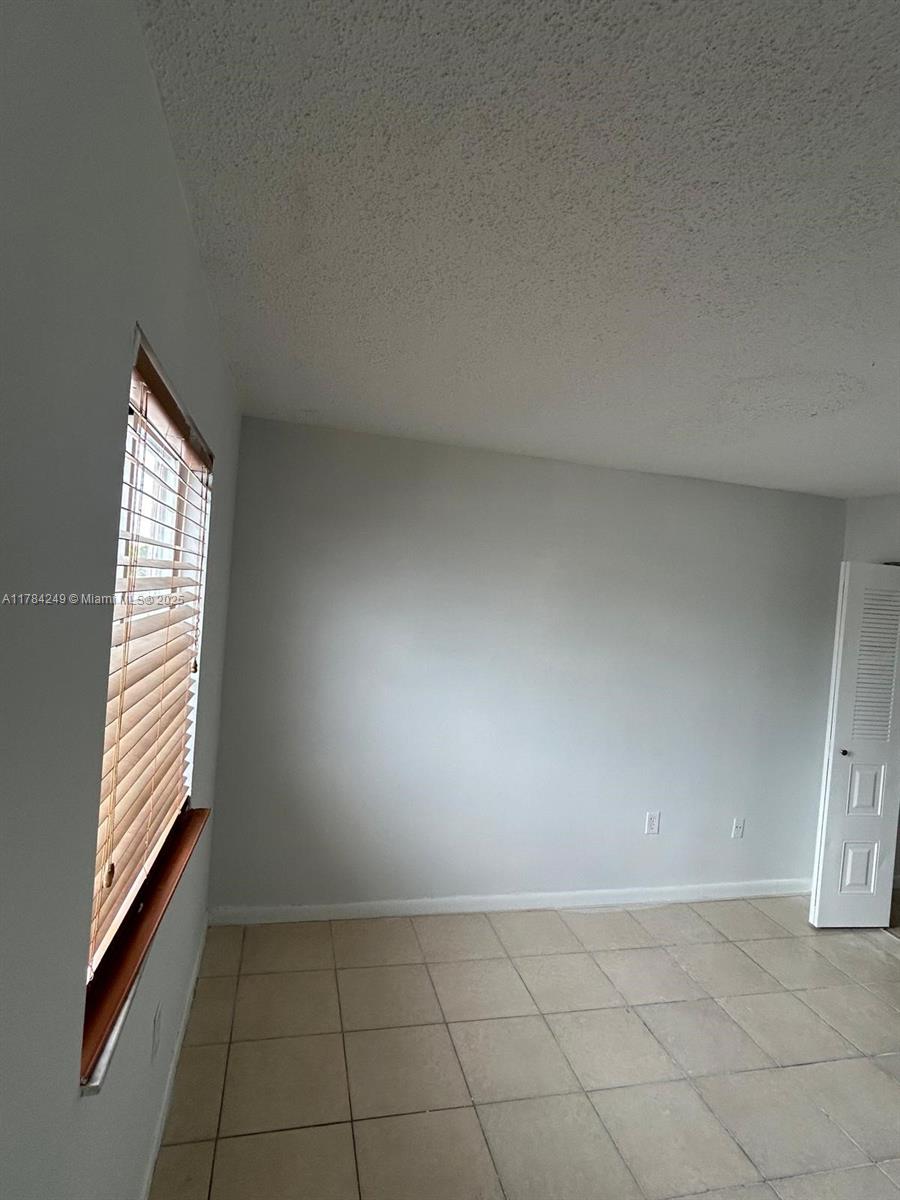 KENDALL LAKE TOWERS CONDO - Residential