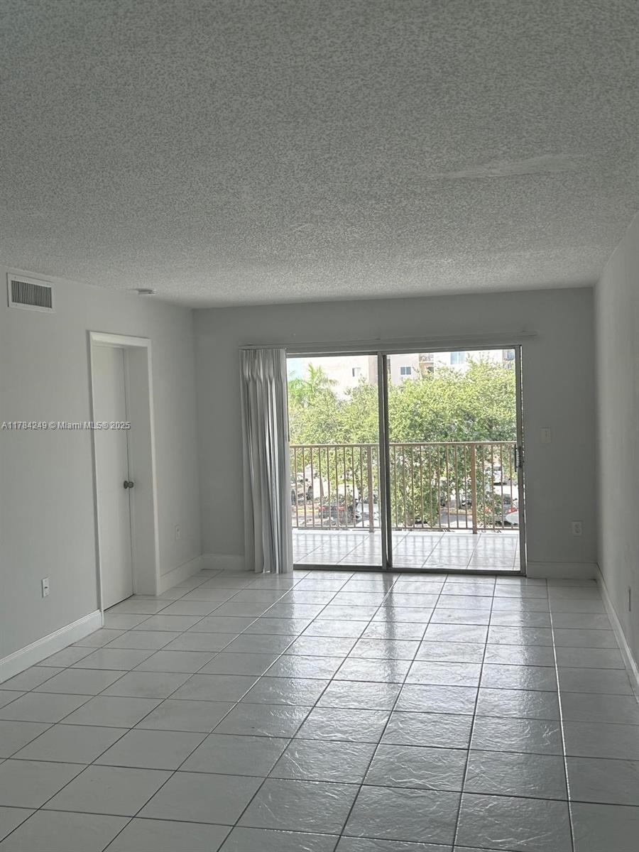 KENDALL LAKE TOWERS CONDO - Residential