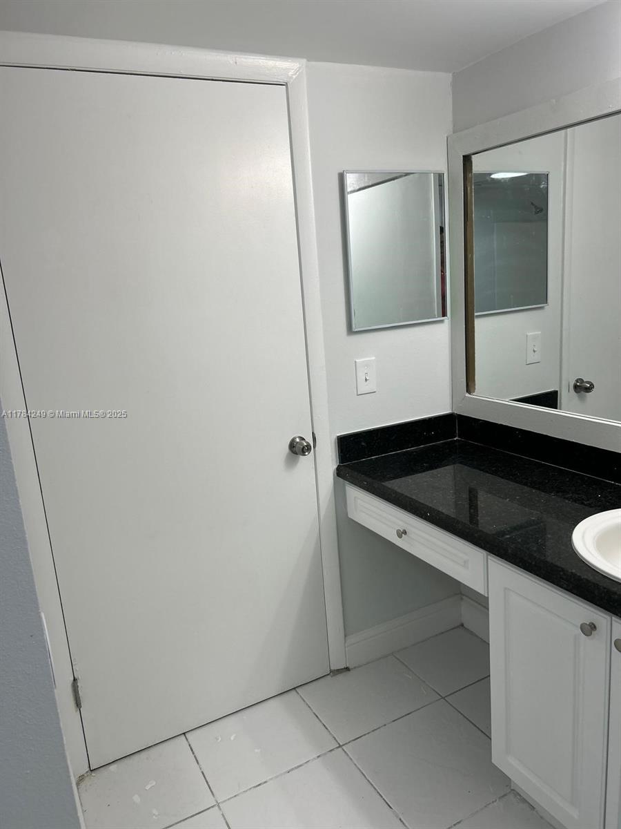 KENDALL LAKE TOWERS CONDO - Residential