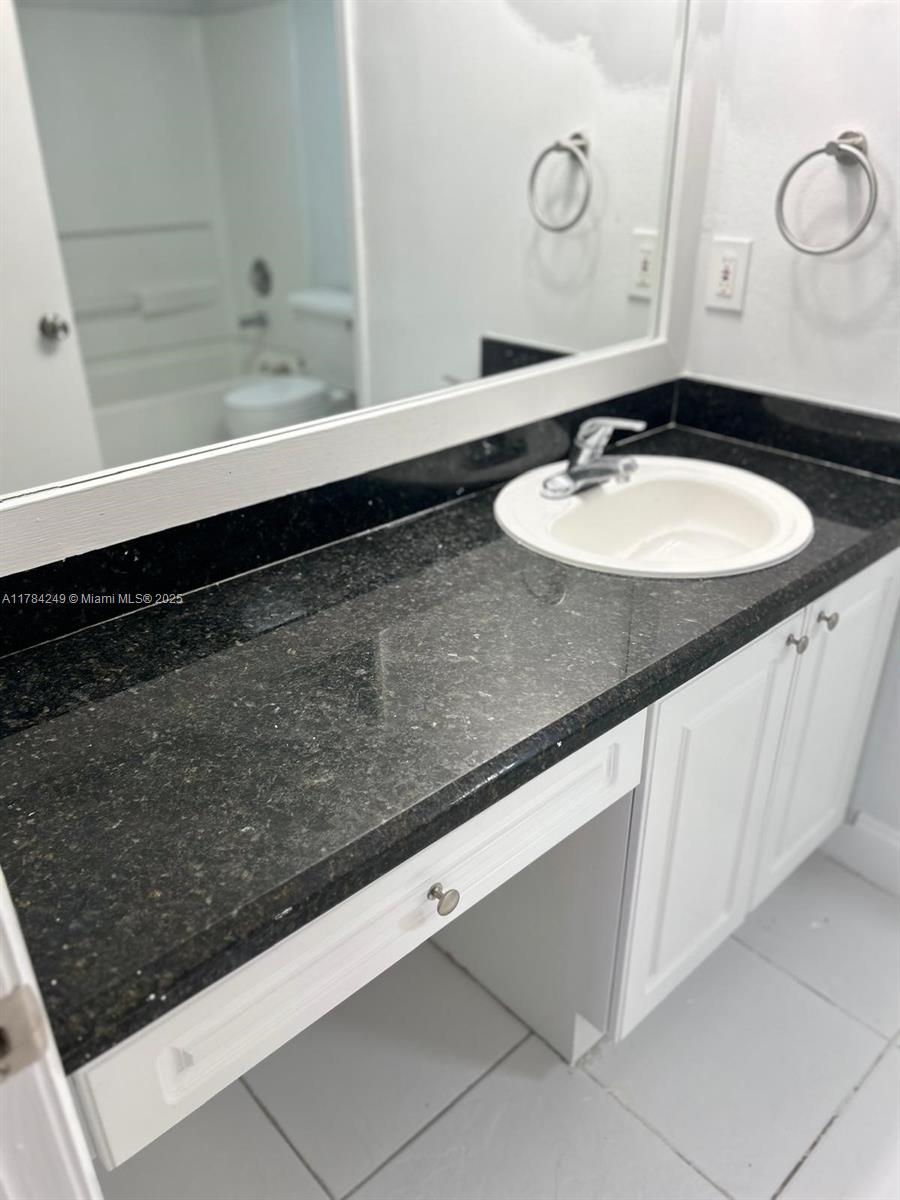 KENDALL LAKE TOWERS CONDO - Residential