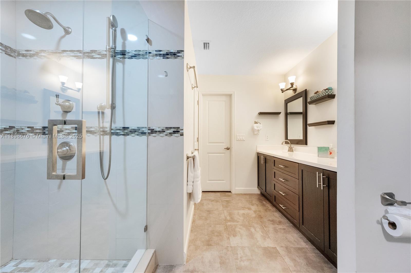 KINGS GROVE - Residential Lease