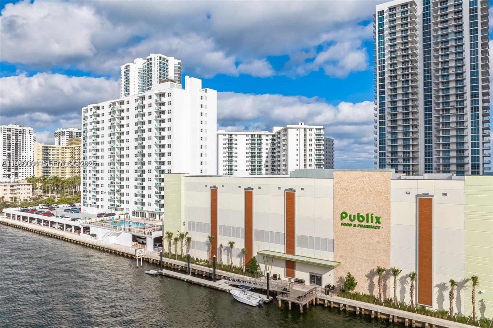 RESIDENCES ON HOLLYWOOD B - Residential