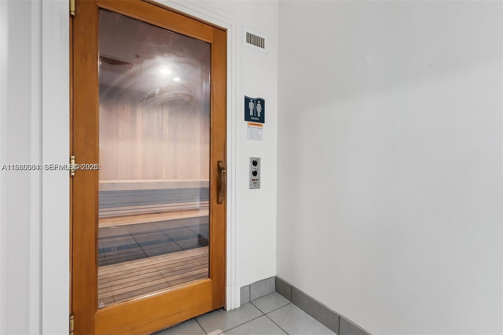 RESIDENCES ON HOLLYWOOD B - Residential