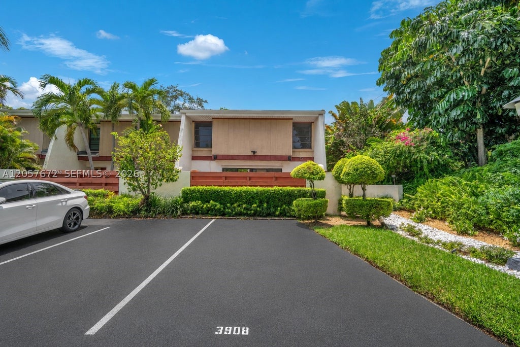 Photo of 3908 Parkside Ln #229, Hollywood, FL 33021 (MLS # A12057672)