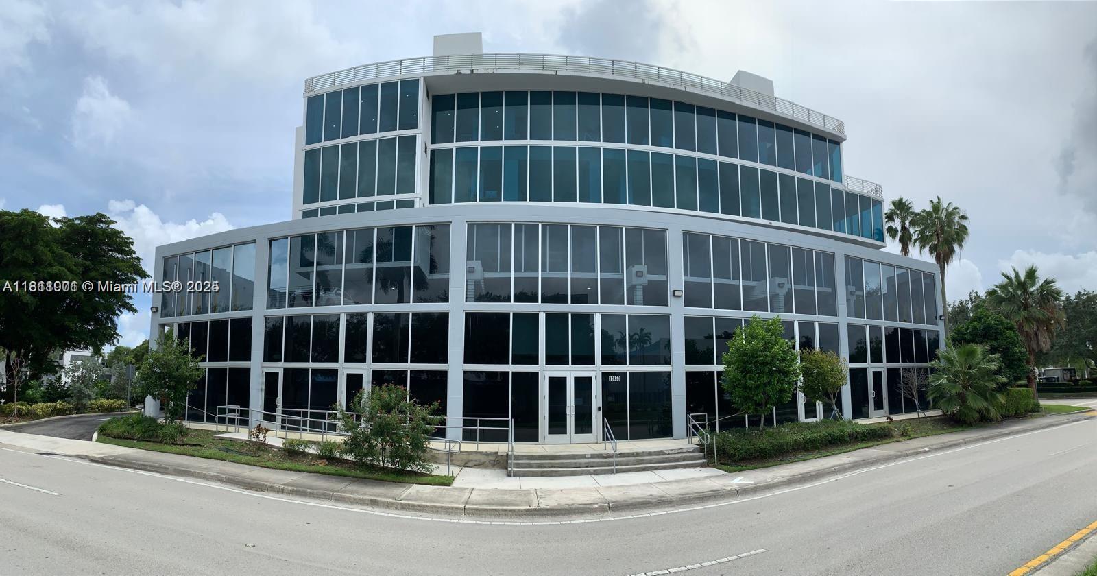 Location, Location, Location! Prime commercial space for sale in a highly strategic area of Miami (Doral), just minutes away from major highways, shopping centers, and residential communities. This open-concept property is a blank canvas, ready for its next owner to design to their preference. Situated on the first floor, it includes four dedicated parking spaces. The building is newly constructed, offering flexibility for various commercial uses such as medical spas, office spaces, and more.