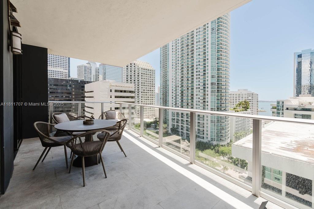 Property for Sale at 1010 Brickell Ave 1501, Miami, Broward County, Florida - Bedrooms: 3 
Bathrooms: 3  - $1,600,000