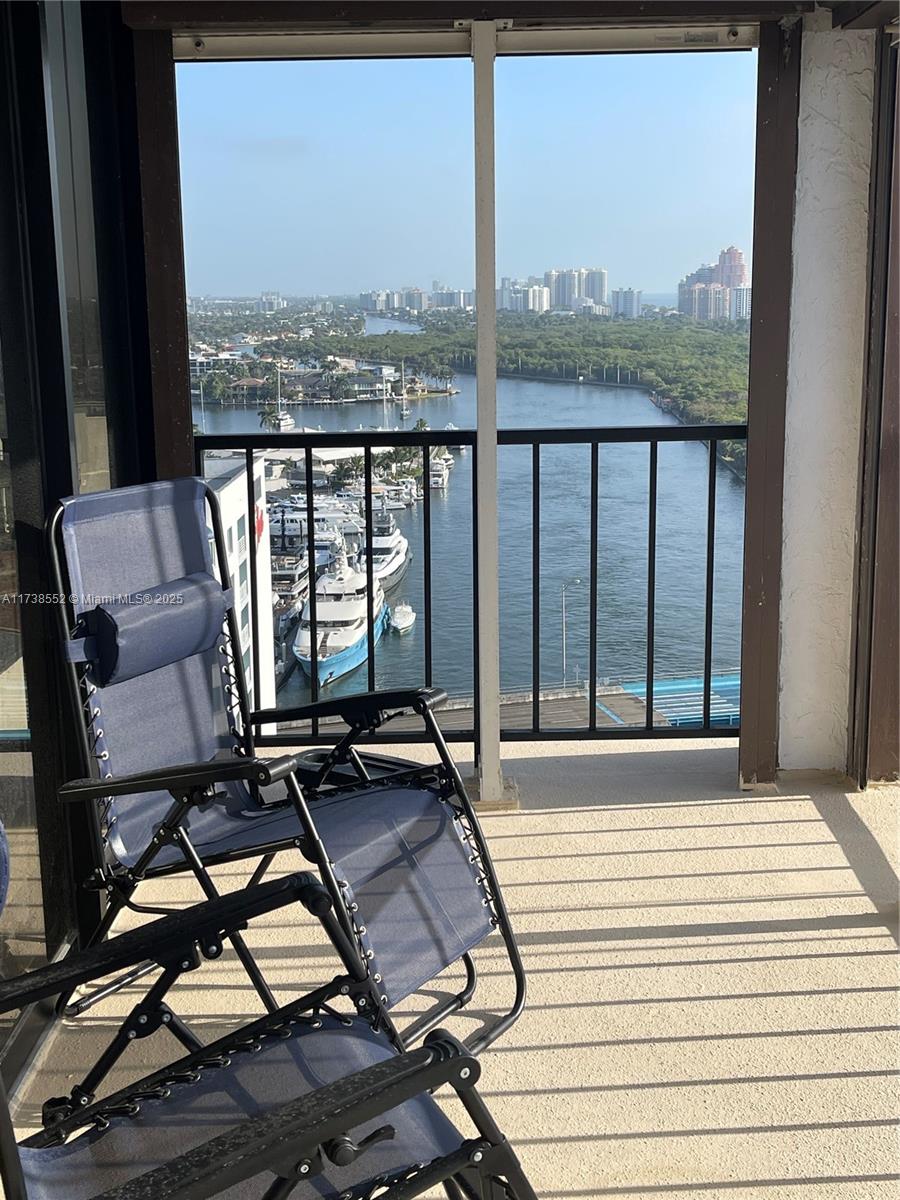 CORINTHIAN ON THE INTRACO - Residential