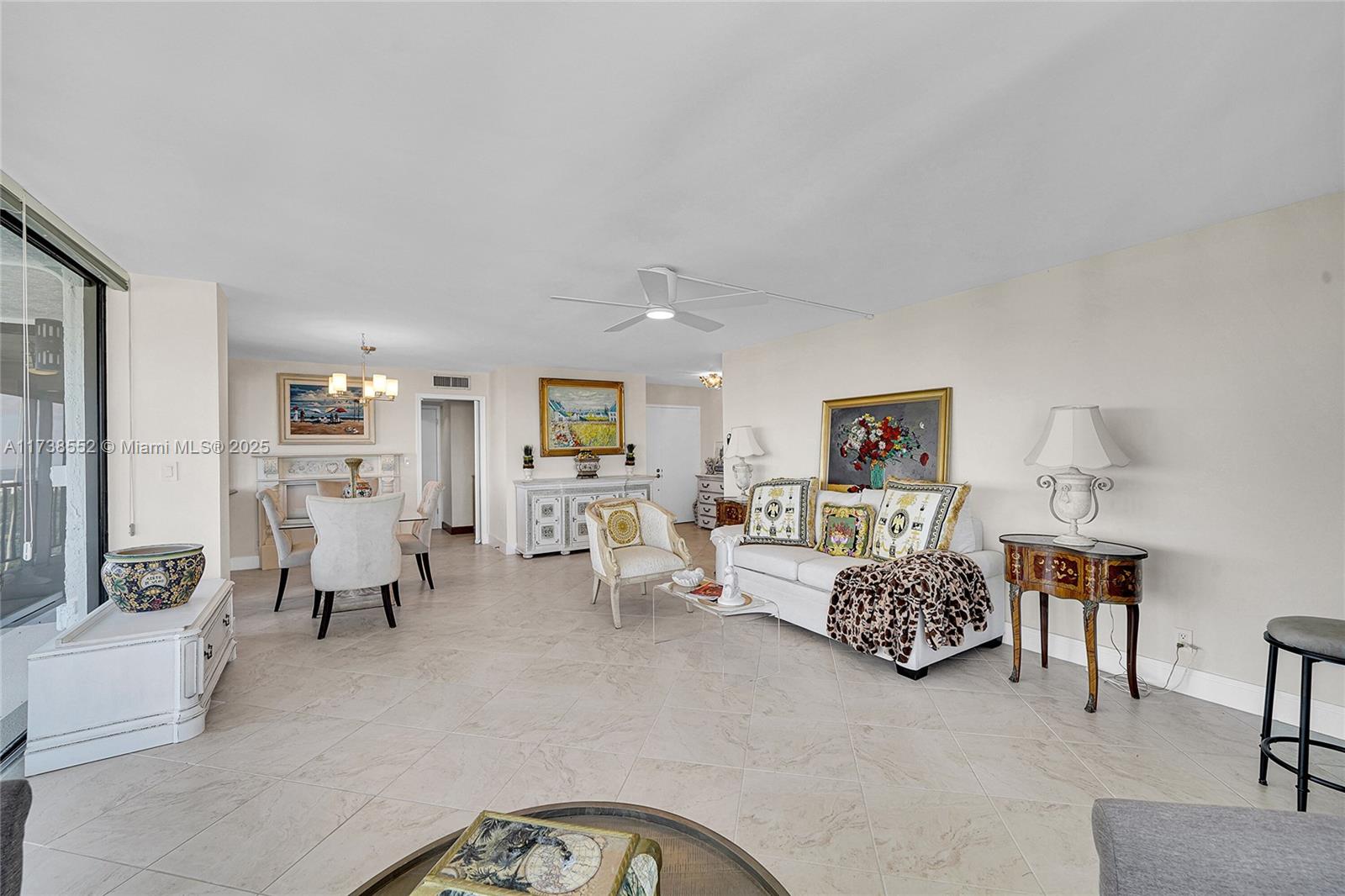 CORINTHIAN ON THE INTRACO - Residential
