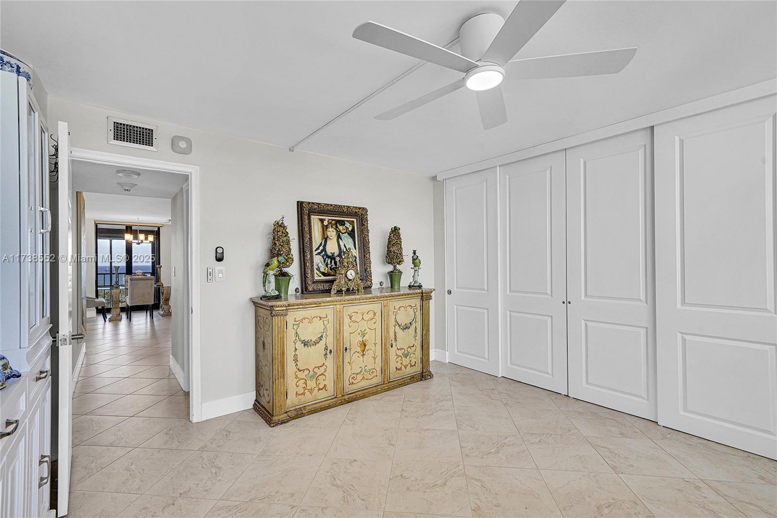 CORINTHIAN ON THE INTRACO - Residential