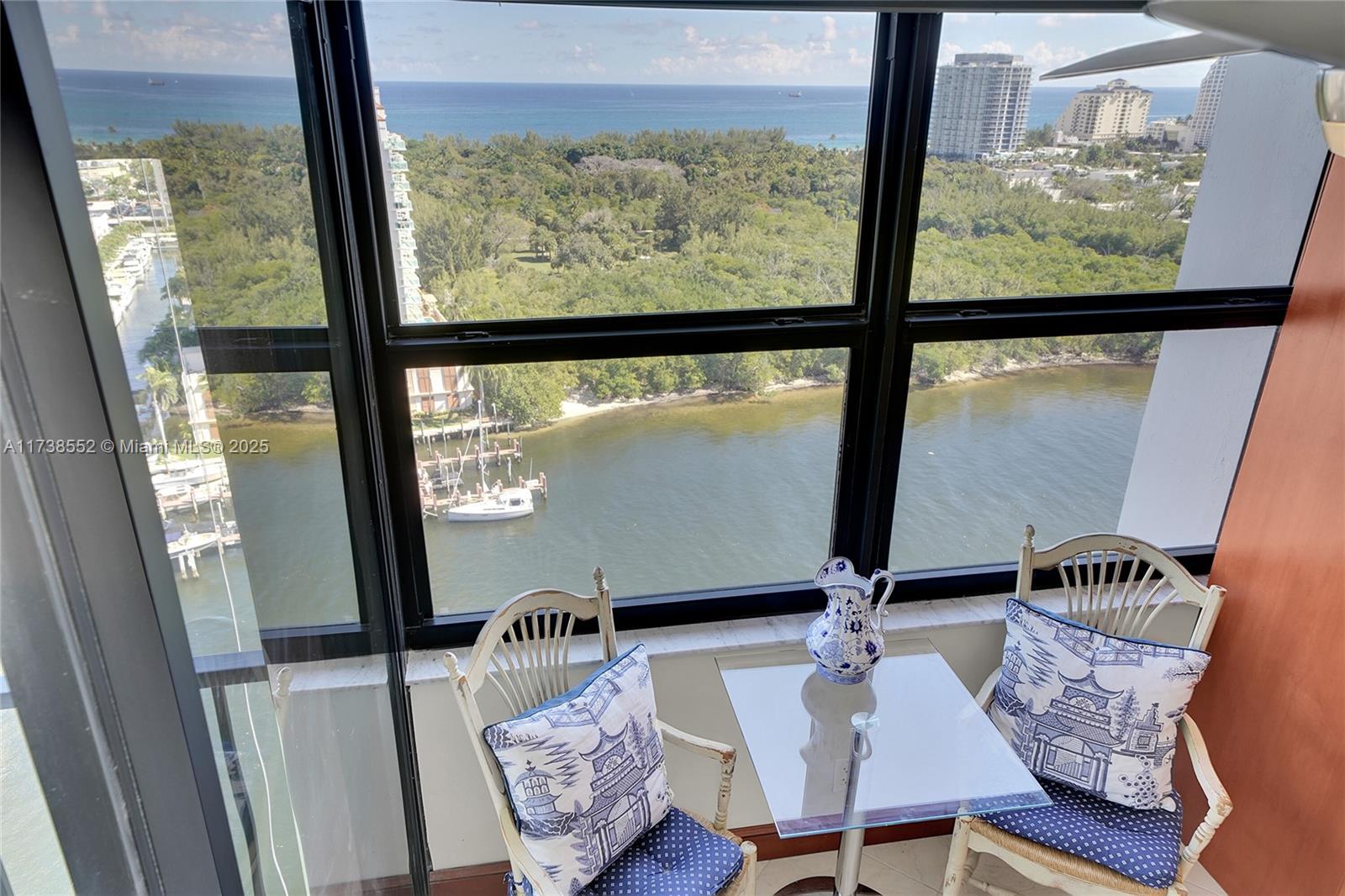 CORINTHIAN ON THE INTRACO - Residential