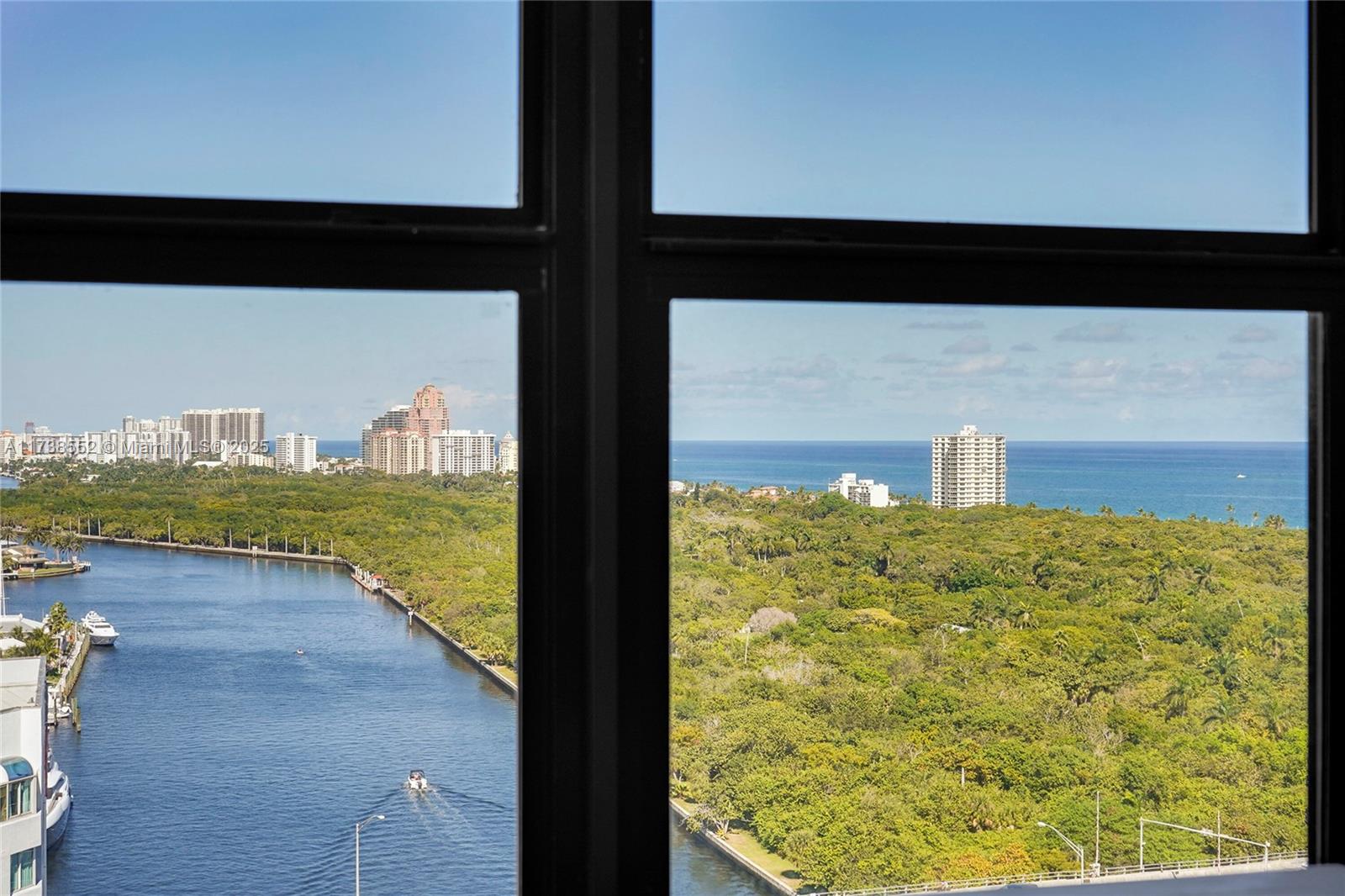 CORINTHIAN ON THE INTRACO - Residential