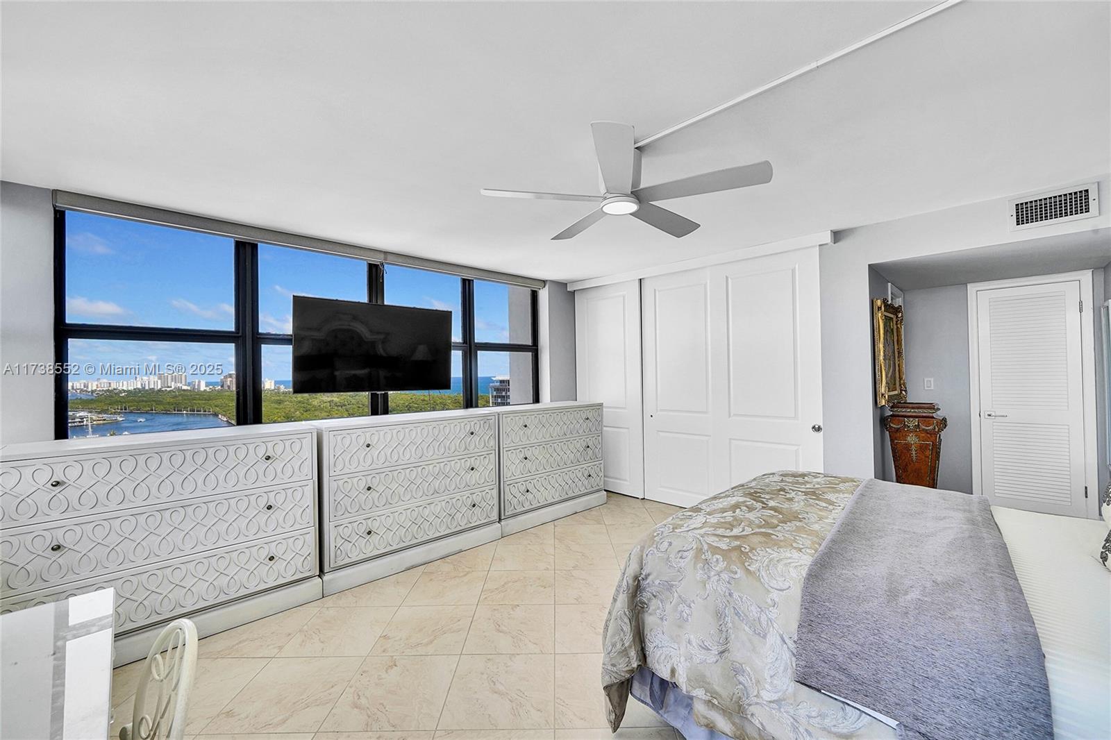 CORINTHIAN ON THE INTRACO - Residential