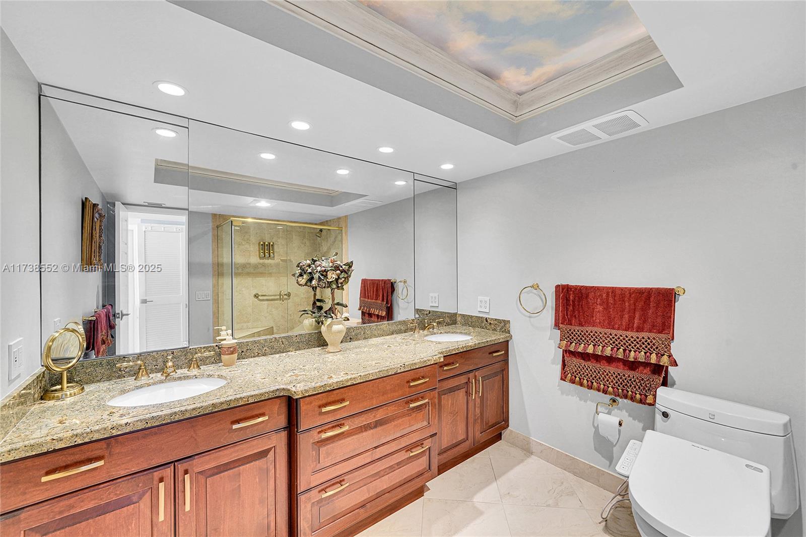 CORINTHIAN ON THE INTRACO - Residential