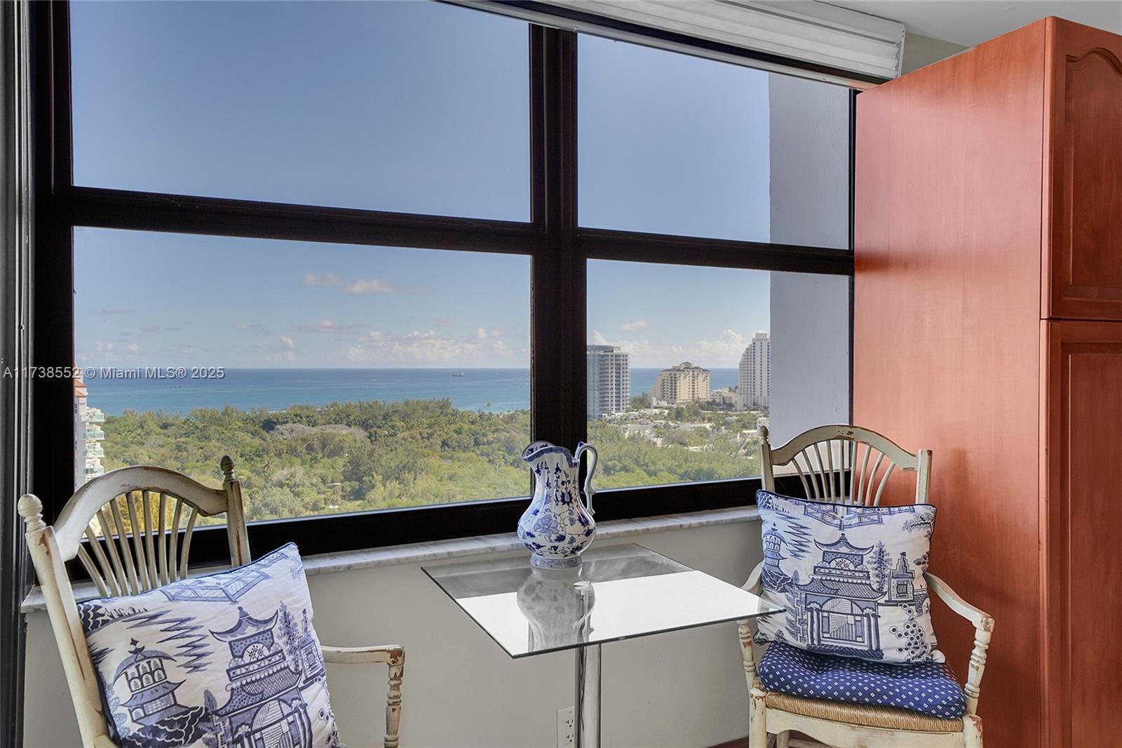 CORINTHIAN ON THE INTRACO - Residential