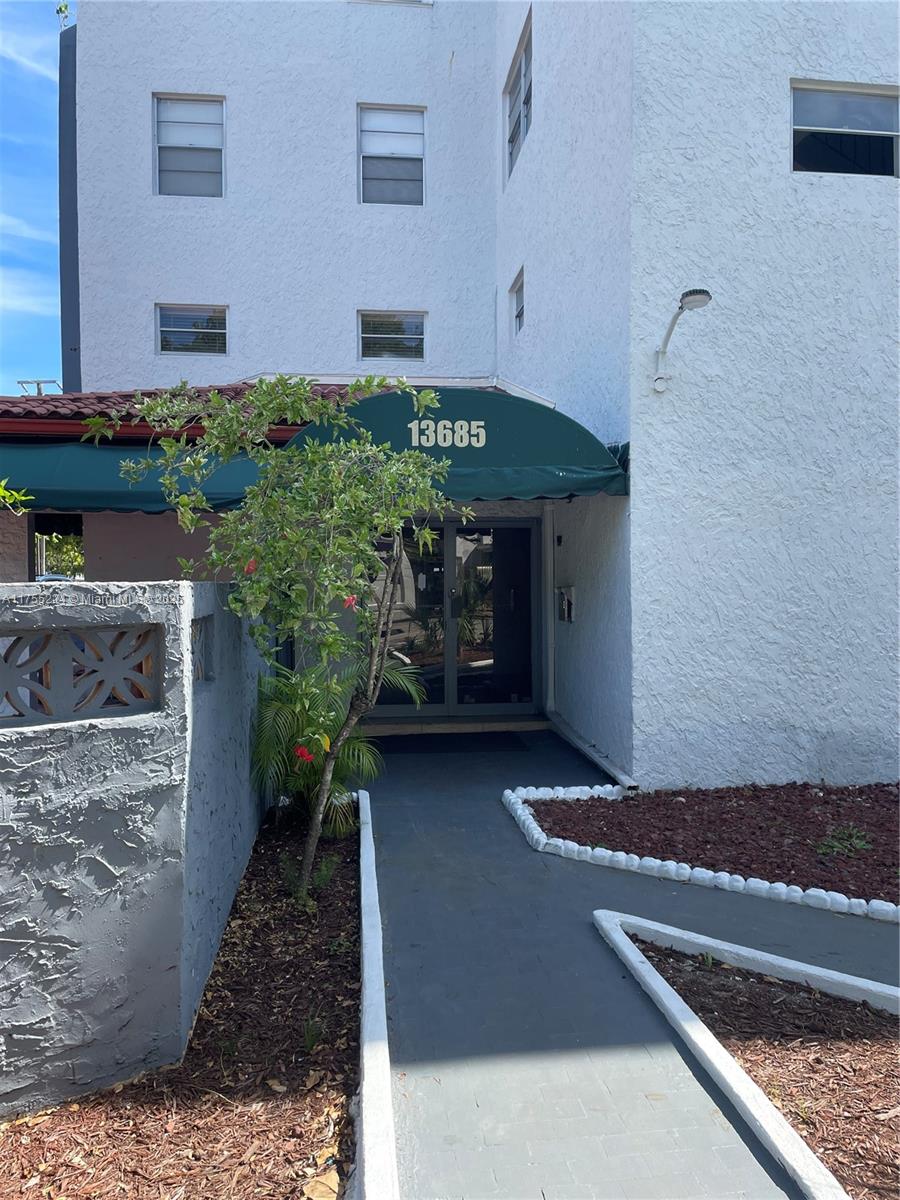 13685 Ne 10th Ave 302, North Miami, Miami-Dade County, Florida - 1 Bedrooms  
1 Bathrooms - 