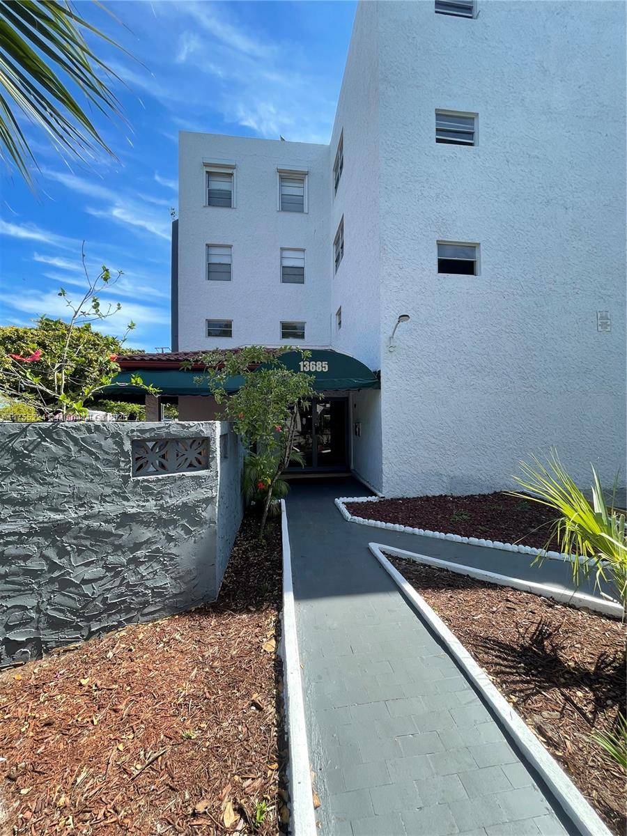 Rental Property at 13685 Ne 10th Ave 302, North Miami, Miami-Dade County, Florida - Bedrooms: 1 
Bathrooms: 1  - $1,700 MO.