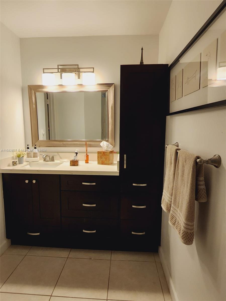PLANTATION CLUB B CONDO - Residential