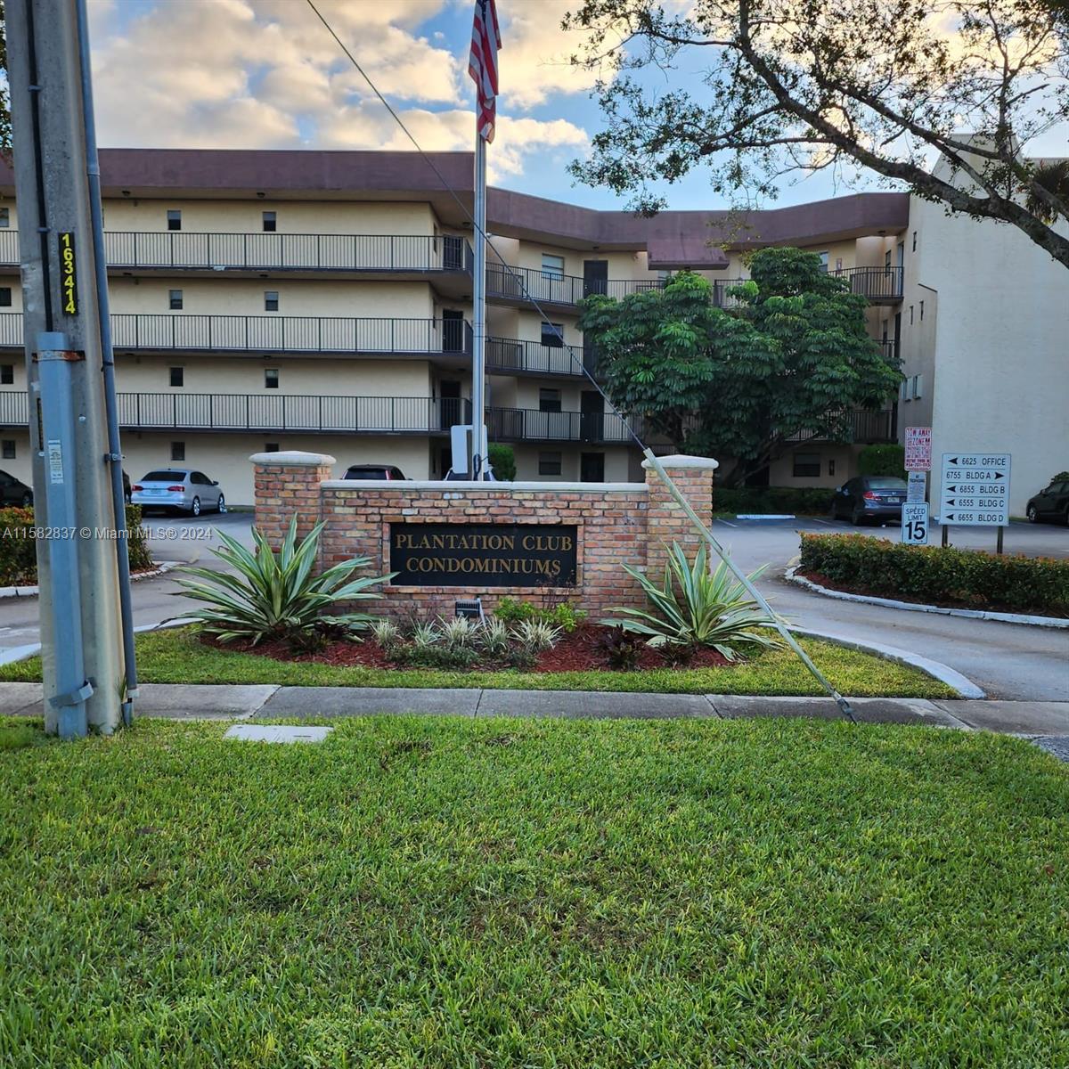 PLANTATION CLUB B CONDO - Residential