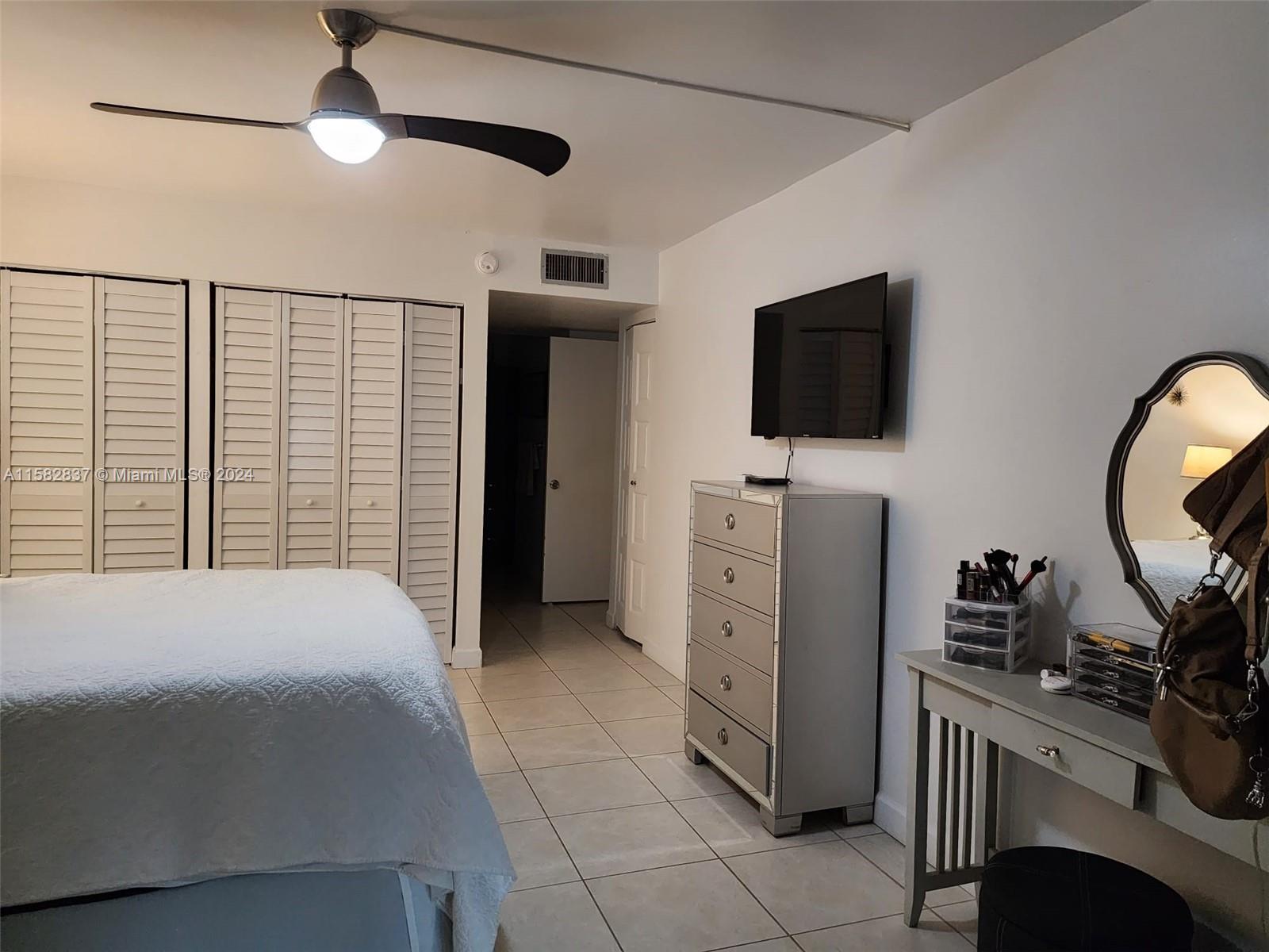 PLANTATION CLUB B CONDO - Residential