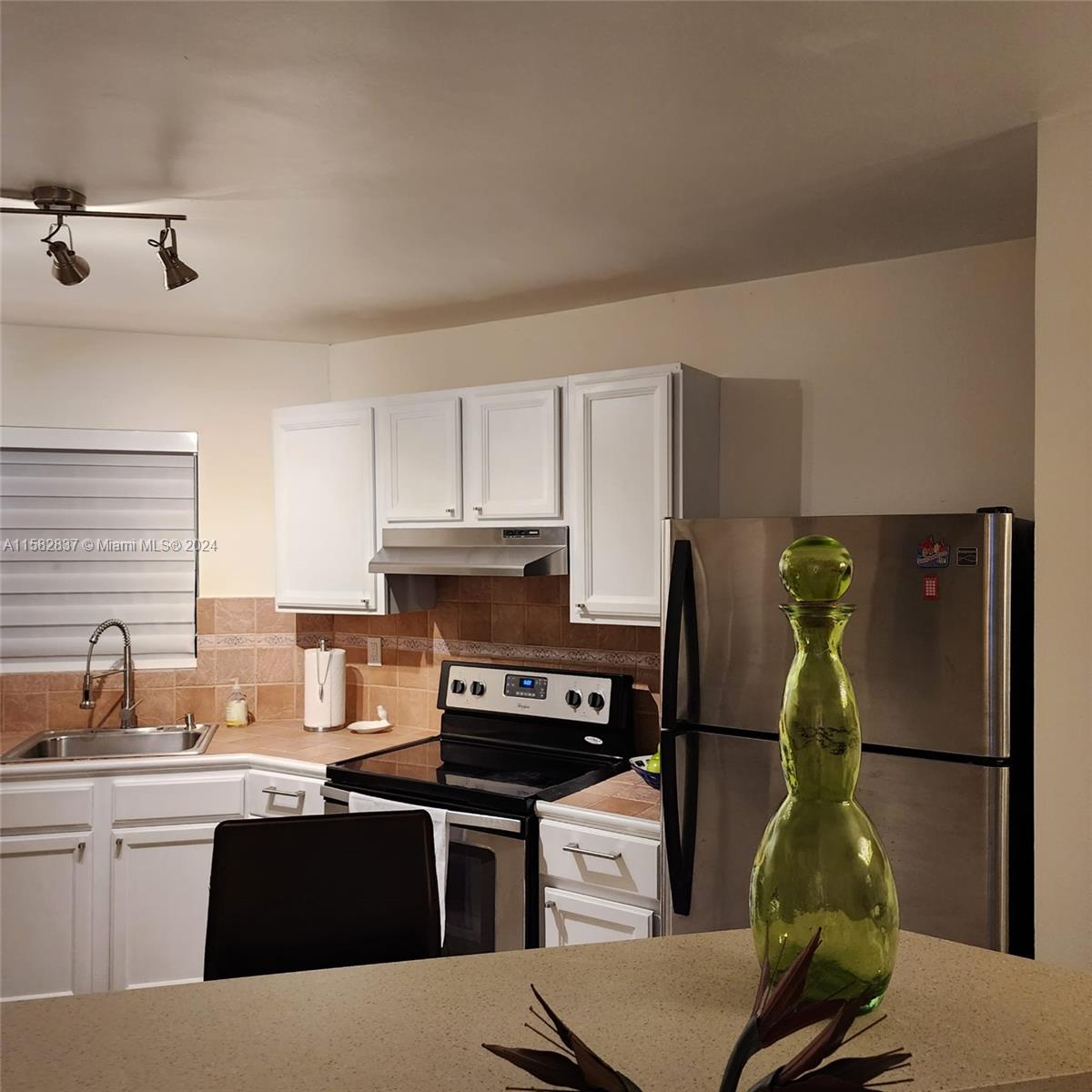 PLANTATION CLUB B CONDO - Residential