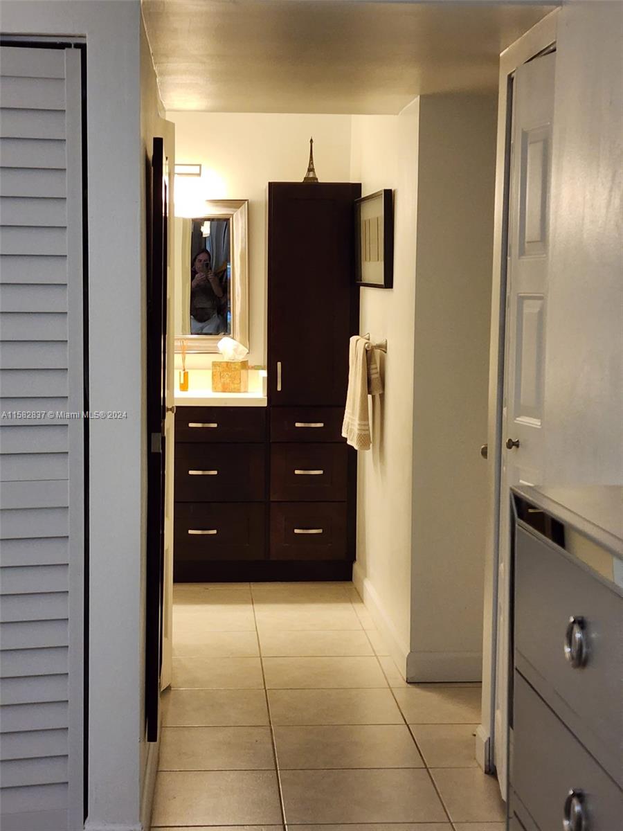 PLANTATION CLUB B CONDO - Residential